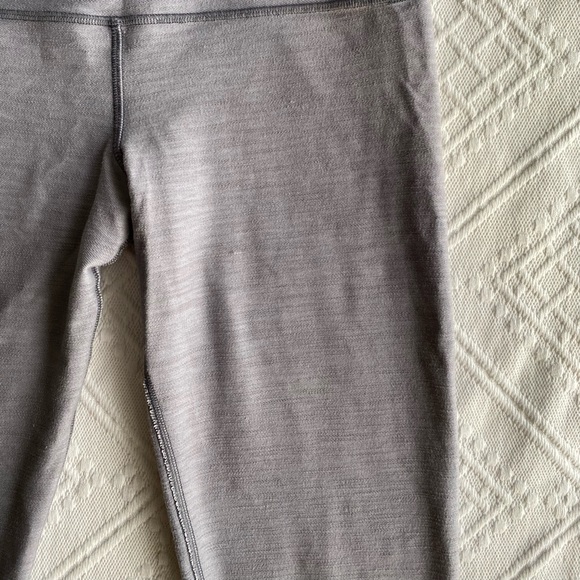 Lululemon grey leggings size 4 SOLD - Picture 2 of 2